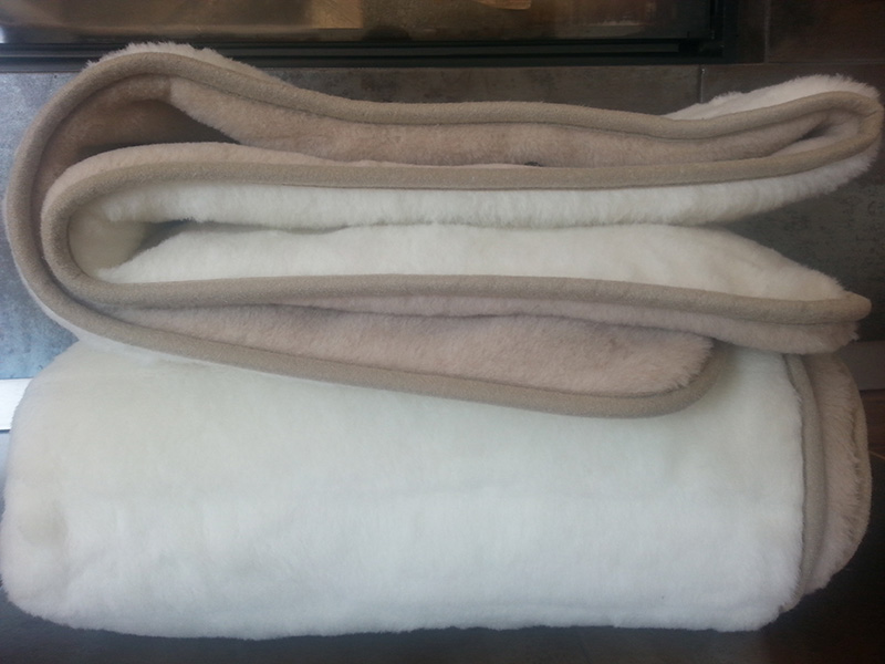 KOŁDRA WEŁNIANA CAMEL JASNY + KASZMIR LUX PASY 240X200