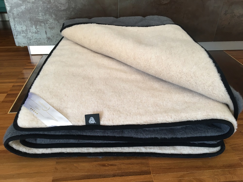 KOŁDRA Z WEŁNY ALPAKI CIEMNEJ CARO + CAMEL JASNY 140x200