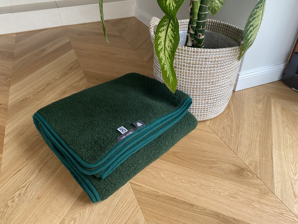 KOC WEŁNIANY MERYNOS TUMBLER MOCNA ZIELEŃ 140X200