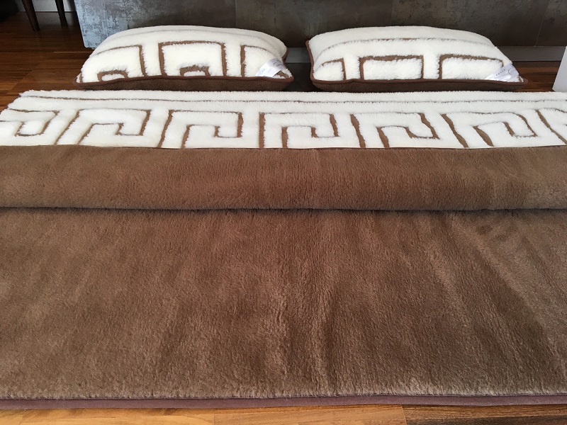 POŚCIEL WEŁNIANA CAMEL CIEMNY + MERYNOS TUMBLER GREKA 160x200