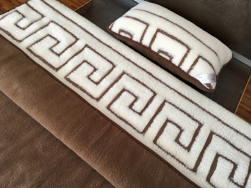 POŚCIEL WEŁNIANA CAMEL CIEMNY + MERYNOS TUMBLER GREKA 140x200 + PODKŁAD