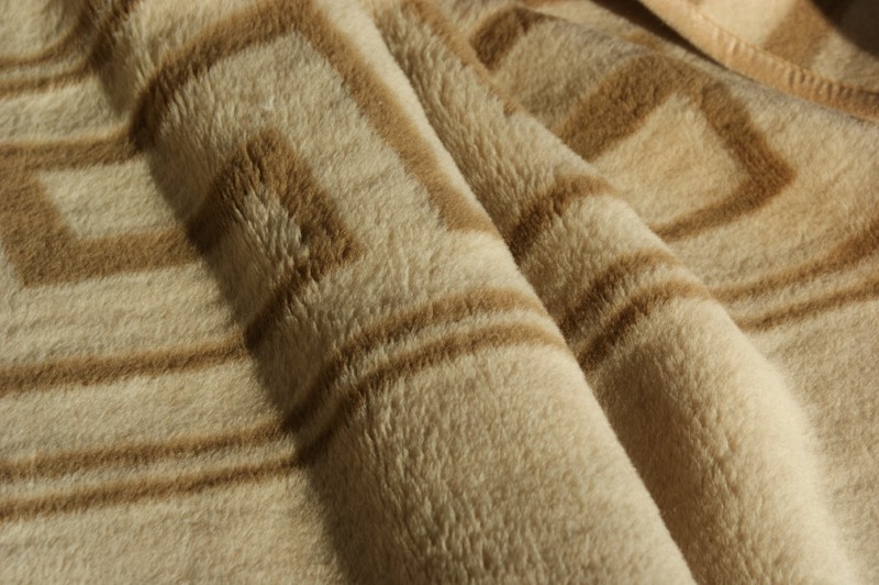 KOC WEŁNIANY CAMEL CAPPUCCINO GREKA JASNY 160x200