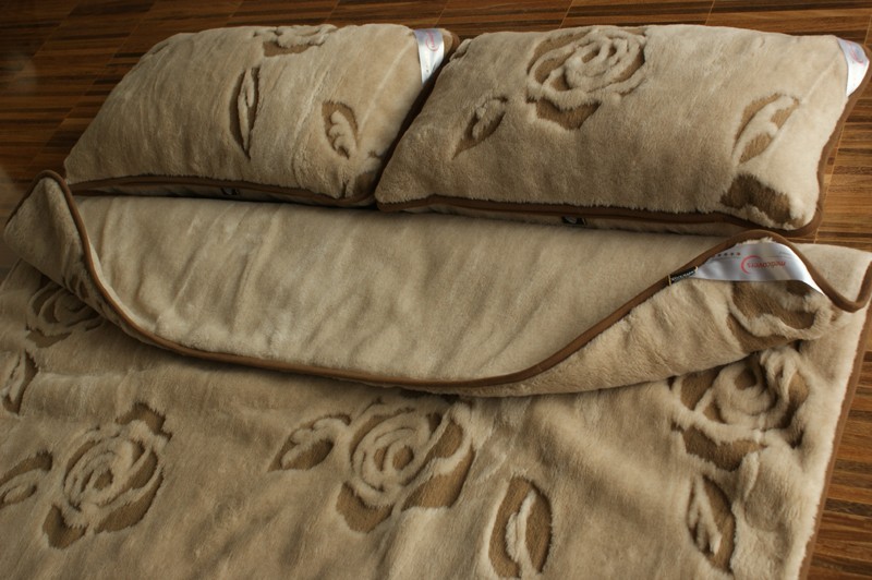 POŚCIEL WEŁNIANA CAMEL RÓŻA Z WEŁNY CAMEL 240X200 + PODKŁAD