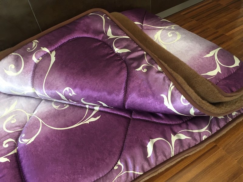 KOŁDRA WEŁNIANA CAMEL CIEMNY SATYNA VIOLET 140x200
