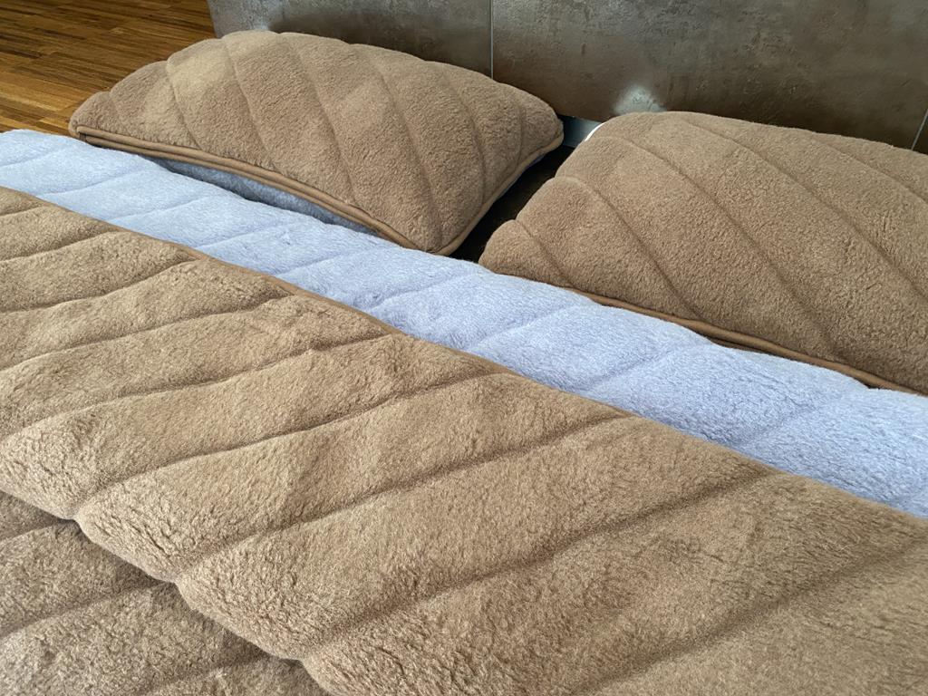 POŚCIEL WEŁNIANA ALPAKA ALPINA PASY + CAMEL CIEMNY PASY 160x200 + MATERAC
