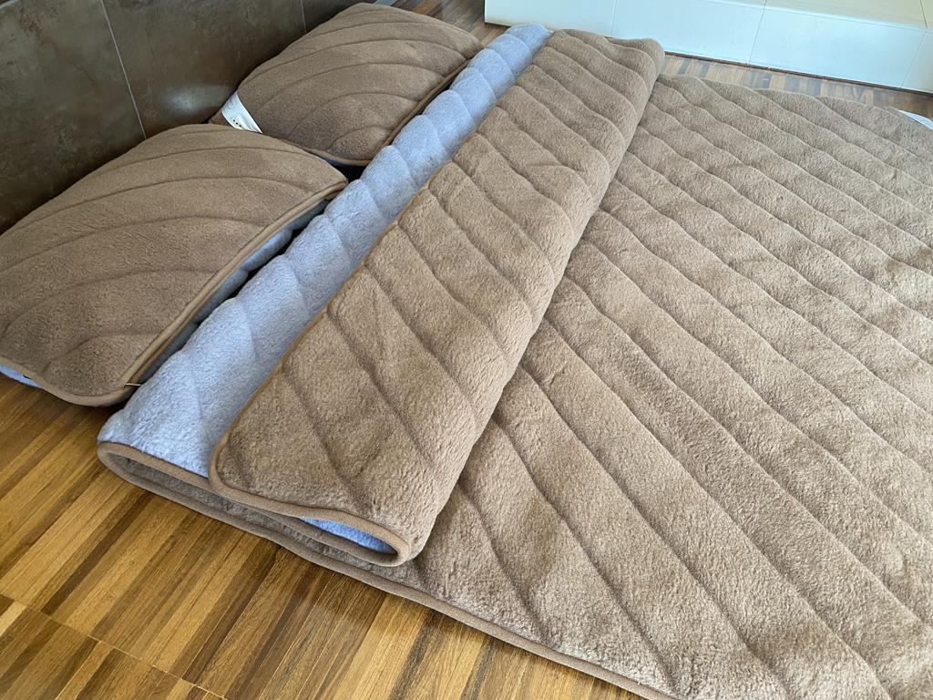 POŚCIEL WEŁNIANA ALPAKA ALPINA PASY + CAMEL CIEMNY PASY 160x200 + MATERAC