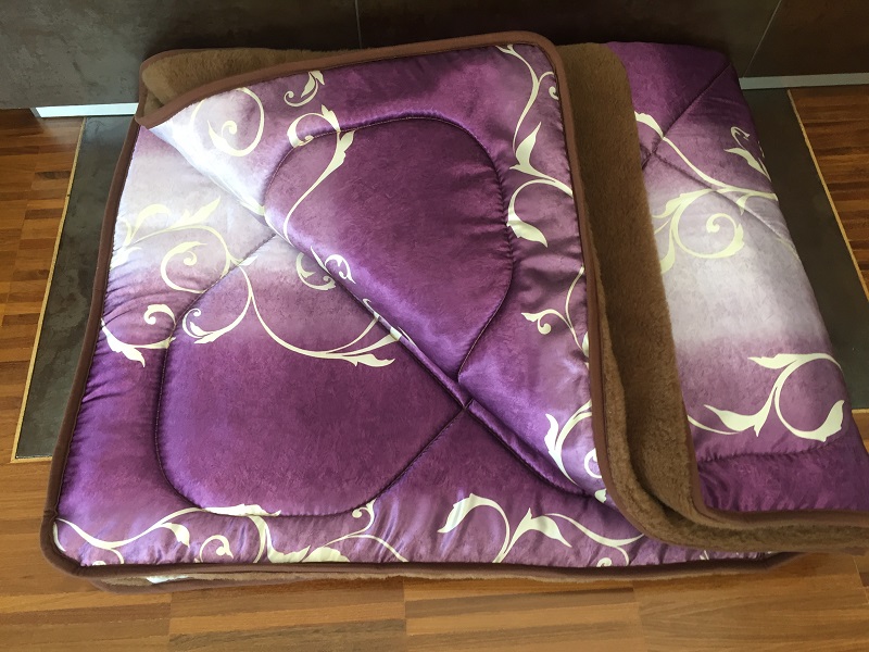KOŁDRA WEŁNIANA CAMEL CIEMNY SATYNA VIOLET 140x200