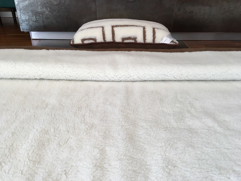 POŚCIEL WEŁNIANA CAMEL CIEMNY + MERYNOS TUMBLER GREKA 140x200 + PODKŁAD