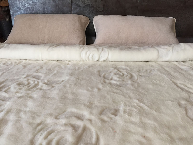 POŚCIEL WEŁNIANA CAMEL CAPPUCCINO + KASZMIR RÓŻA 220x200 + MATERAC