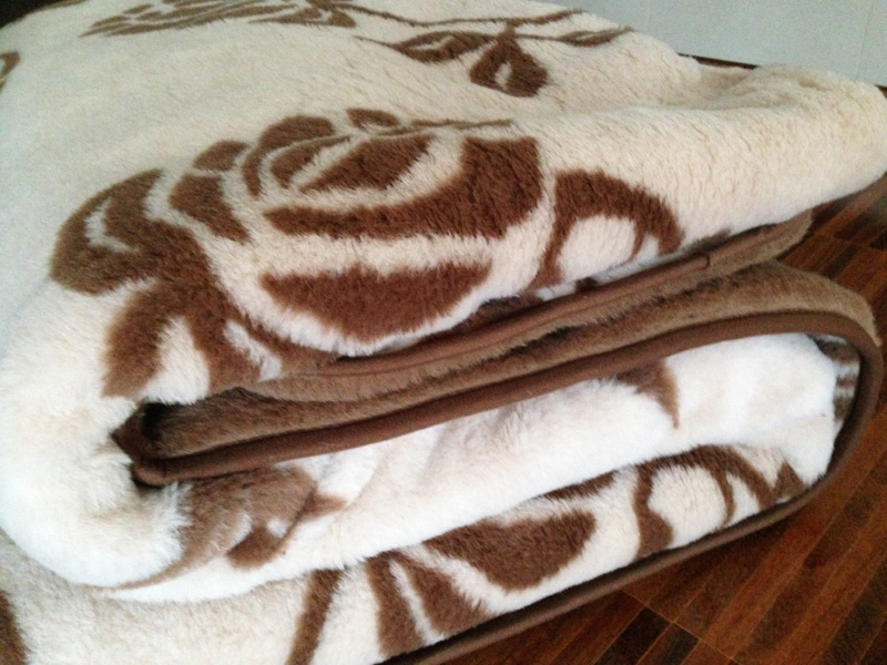 KOŁDRA WEŁNIANA CAMEL CHOCOLATTE TULIPAN 200X200