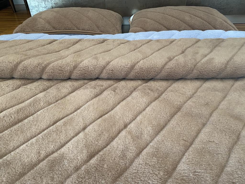 POŚCIEL WEŁNIANA ALPAKA ALPINA PASY + CAMEL CIEMNY PASY 160x200 + MATERAC