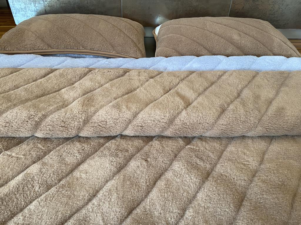 POŚCIEL WEŁNIANA ALPAKA ALPINA PASY + CAMEL CIEMNY PASY 160x200 + MATERAC