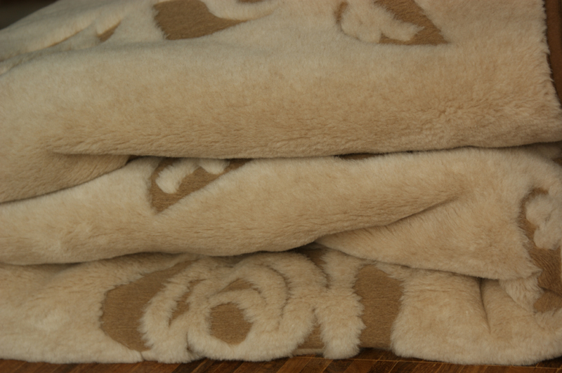 KOŁDRA WEŁNIANA CAMEL RÓŻA J+J 200x200