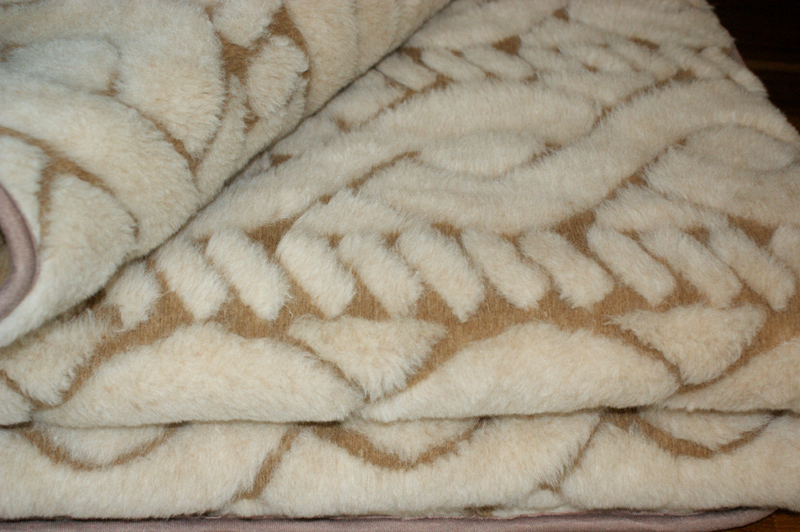 KOŁDRA WEŁNIANA CAMEL WARKOCZ C+J 240x200