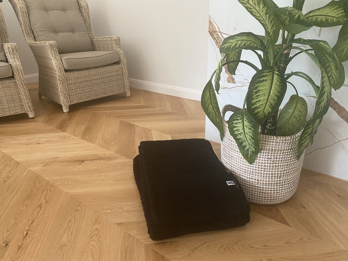 PODKŁAD Z WEŁNY MERYNOS TUMBLER CZARNY 140x200