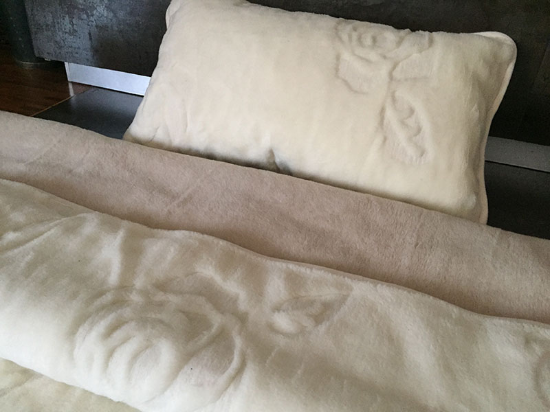 POŚCIEL Z WEŁNY CAMEL CAPPUCCINO + KASZMIR RÓŻA 140x200 + PODKŁAD