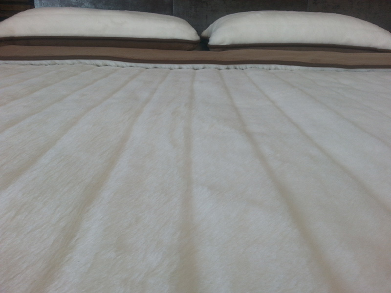 POŚCIEL WEŁNIANA CAMEL CIEMNY KRÓLEWSKI + KASZMIR LUX PASY 160x200 + MATERAC