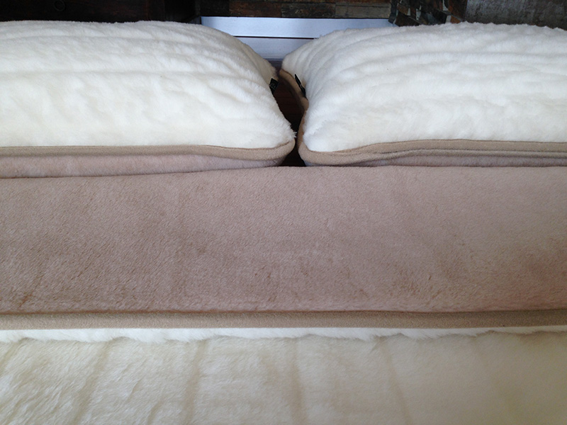 POŚCIEL WEŁNIANA CAMEL JASNY CAPPUCCINO + KASZMIR LUX PASY 240x200 + MATERAC