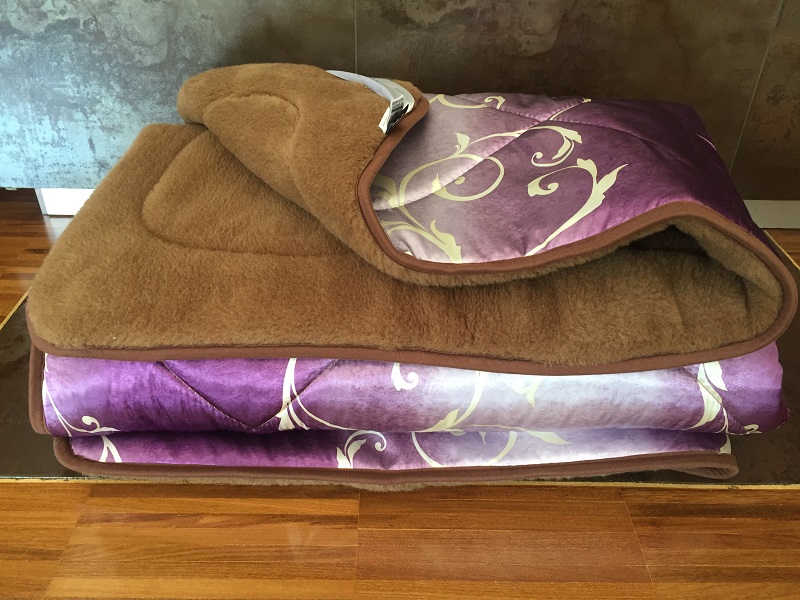 KOŁDRA WEŁNIANA CAMEL CIEMNY SATYNA VIOLET 140x200