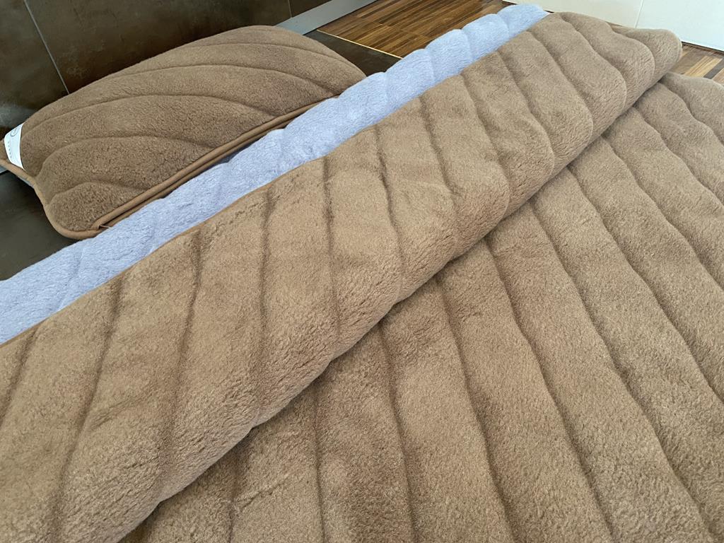 POŚCIEL Z WEŁNY ALPAKI ALPINA PASY + CAMEL CIEMNY PASY 140X200 + PODKŁAD