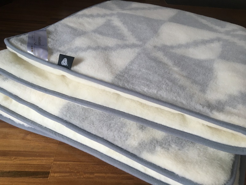 KOŁDRA Z WEŁNY ALPAKI TRIANGOLI + KASZMIR CARO 220X200