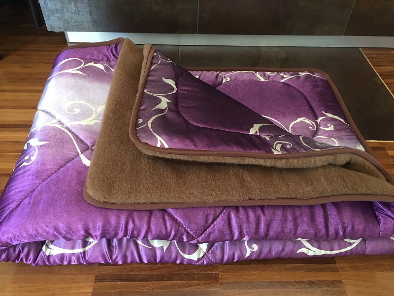 KOŁDRA WEŁNIANA CAMEL CIEMNY SATYNA VIOLET 140x200