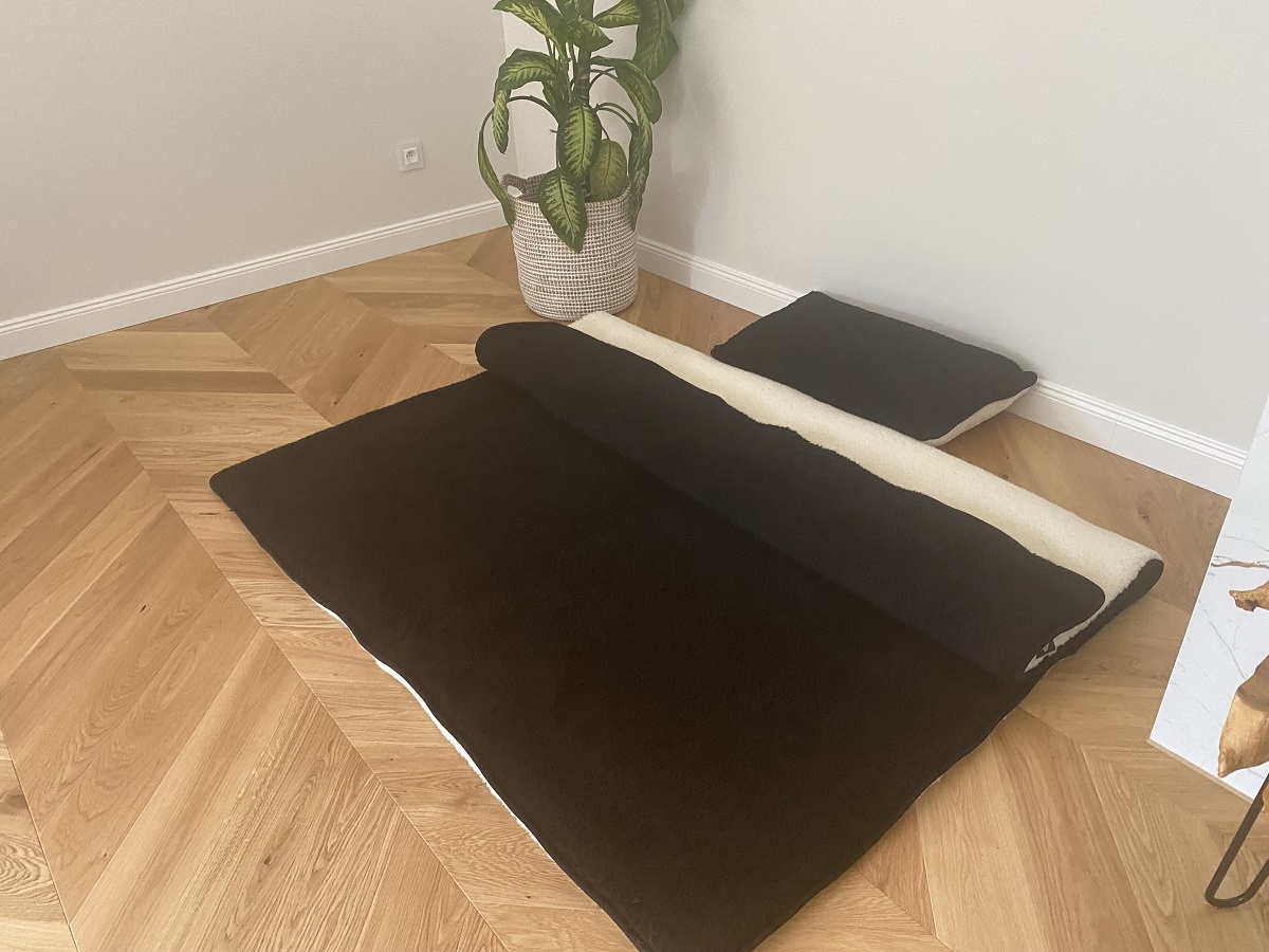 POŚCIEL Z WEŁNY MERYNOS TUMBLER CZARNY + TUMBLER 140x200 + PODKŁAD