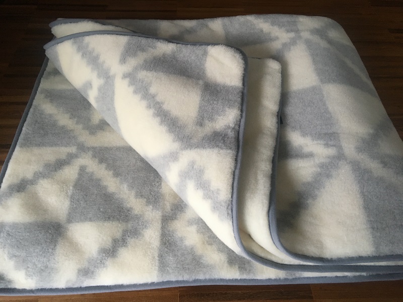 KOŁDRA Z WEŁNY ALPAKI TRIANGOLI + KASZMIR CARO 220X200