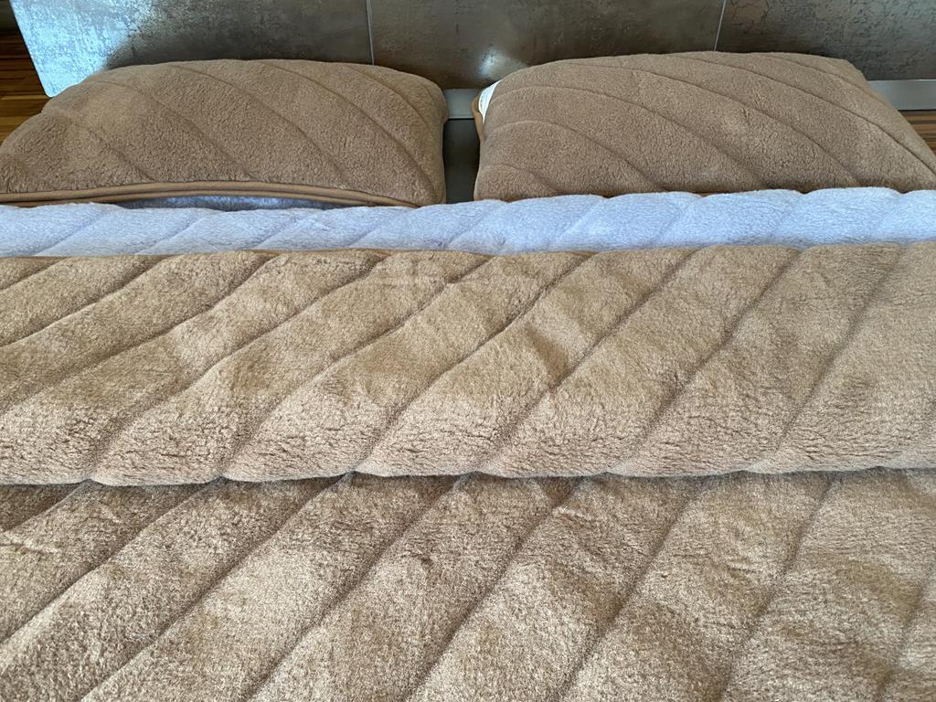 POŚCIEL WEŁNIANA ALPAKA ALPINA PASY + CAMEL CIEMNY PASY 160x200 + MATERAC