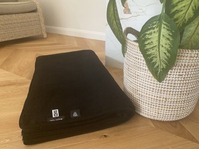 PODKŁAD Z WEŁNY MERYNOS TUMBLER CZARNY 90x200