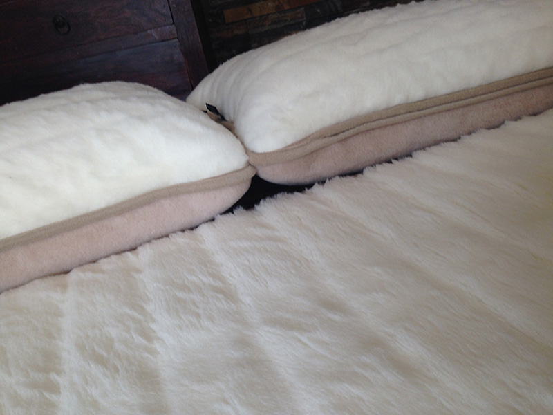 POŚCIEL WEŁNIANA CAMEL JASNY CAPPUCCINO + KASZMIR LUX PASY 240x200 + MATERAC