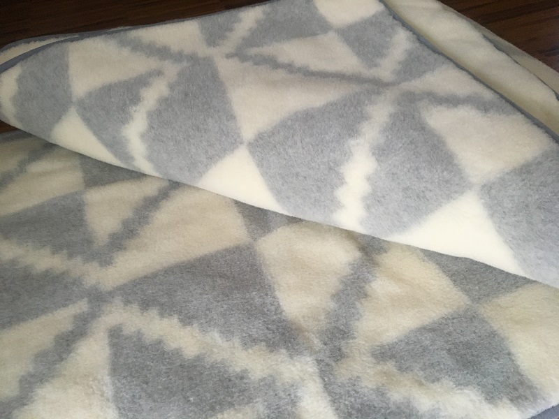 KOŁDRA Z WEŁNY ALPAKI TRIANGOLI + KASZMIR CARO 220X200