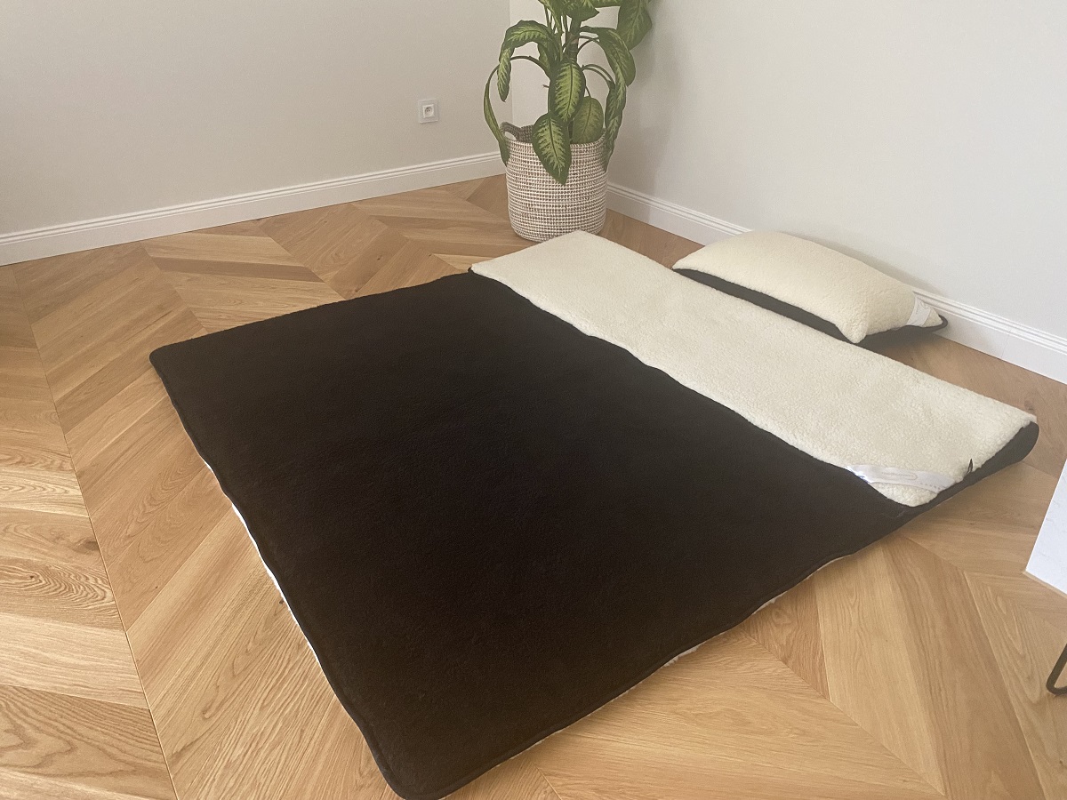 POŚCIEL Z WEŁNY MERYNOS TUMBLER CZARNY + TUMBLER 140x200 + PODKŁAD