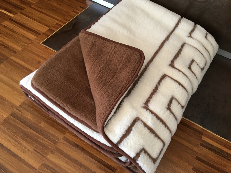 POŚCIEL WEŁNIANA CAMEL CIEMNY + MERYNOS TUMBLER GREKA 140x200 + PODKŁAD