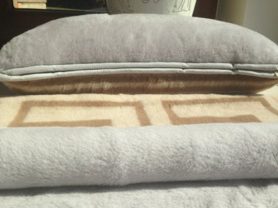 POŚCIEL Z WEŁNY ALPAKI SILVER + CAMEL CAPPUCINO GREKA 140X200 + PODKŁAD