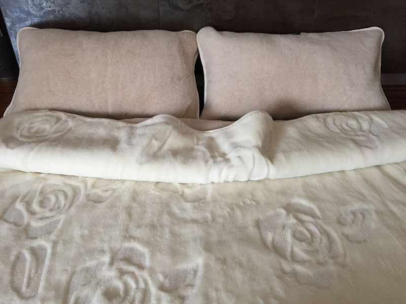 POŚCIEL WEŁNIANA CAMEL CAPPUCCINO + KASZMIR RÓŻA 220x200 + MATERAC