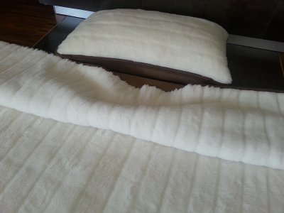POŚCIEL Z WEŁNY CAMEL CIEMNY KRÓLEWSKI + KASZMIR LUX PASY 140x200 + PODKŁAD
