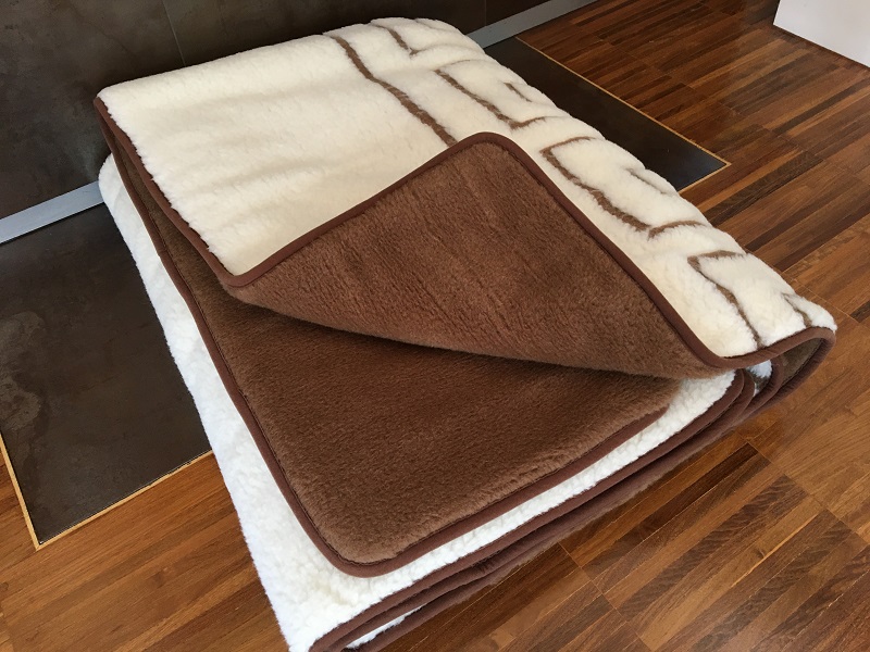 POŚCIEL WEŁNIANA CAMEL CIEMNY + MERYNOS TUMBLER GREKA 140x200 + PODKŁAD