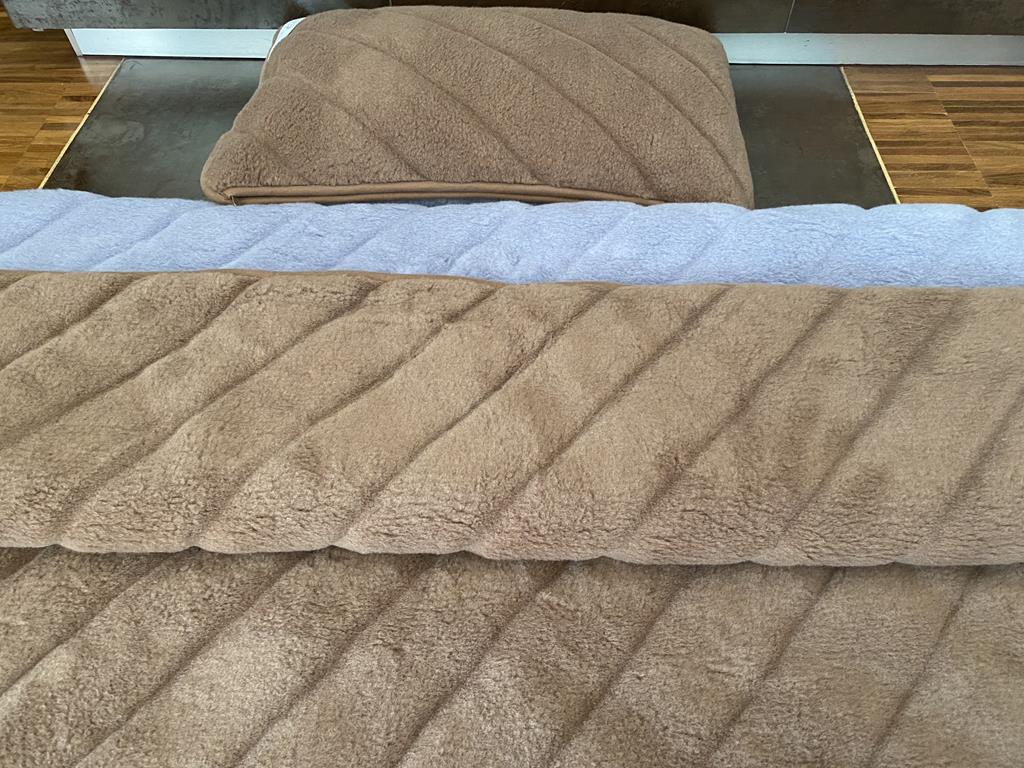 POŚCIEL Z WEŁNY ALPAKI ALPINA PASY + CAMEL CIEMNY PASY 140X200 + PODKŁAD