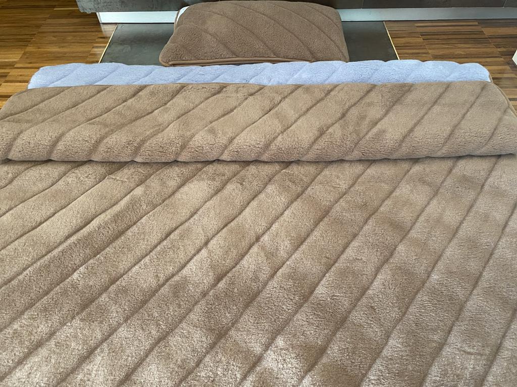 POŚCIEL Z WEŁNY ALPAKI ALPINA PASY + CAMEL CIEMNY PASY 140X200 + PODKŁAD