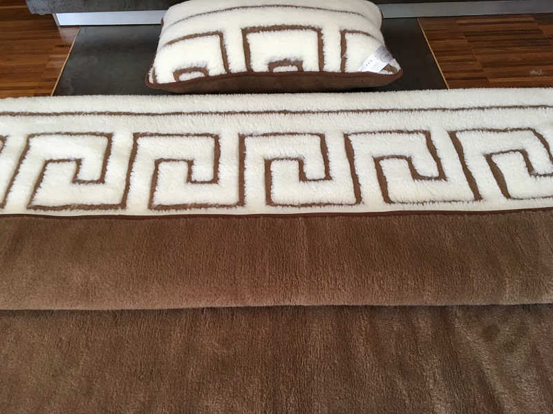 POŚCIEL WEŁNIANA CAMEL CIEMNY + MERYNOS TUMBLER GREKA 140x200 + PODKŁAD