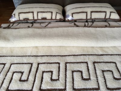 POŚCIEL WEŁNIANA CAMEL BOHO + MERYNOS TUMBLER GREKA 200x200 + MATERAC