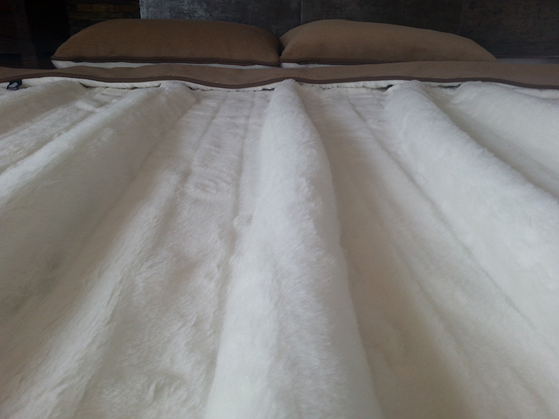 POŚCIEL WEŁNIANA CAMEL CIEMNY KRÓLEWSKI + KASZMIR LUX PASY 160x200 + MATERAC