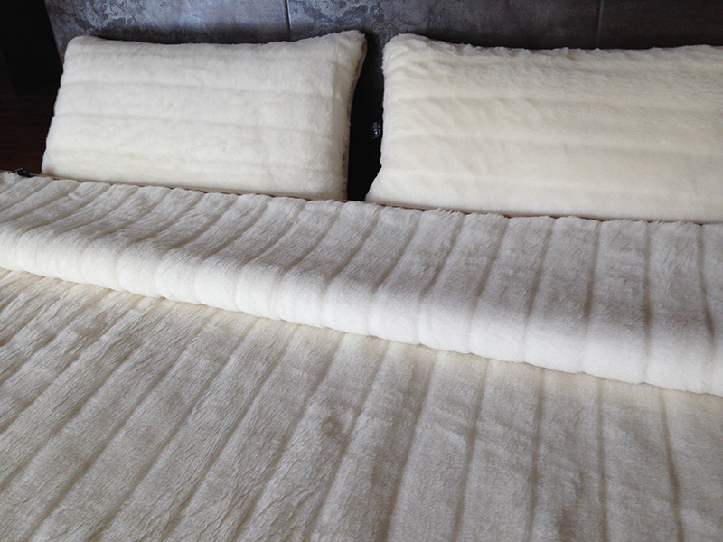 POŚCIEL WEŁNIANA CAMEL JASNY CAPPUCCINO + KASZMIR LUX PASY 240x200 + MATERAC