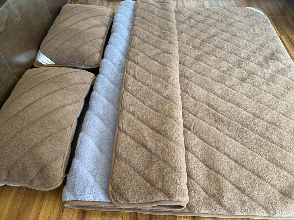 POŚCIEL WEŁNIANA ALPAKA ALPINA PASY + CAMEL CIEMNY PASY 160x200 + MATERAC