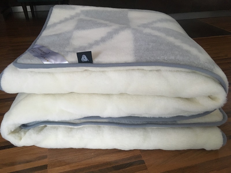 KOŁDRA Z WEŁNY ALPAKI TRIANGOLI + KASZMIR CARO 220X200
