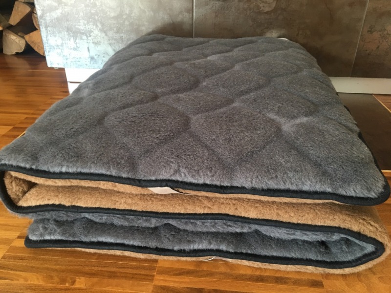 POŚCIEL Z WEŁNY ALPAKI CIEMNEJ CARO + CAMEL CIEMNY 240x200 + MATERAC