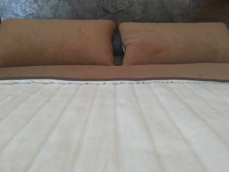 POŚCIEL WEŁNIANA CAMEL CIEMNY KRÓLEWSKI + KASZMIR LUX PASY 160x200 + MATERAC