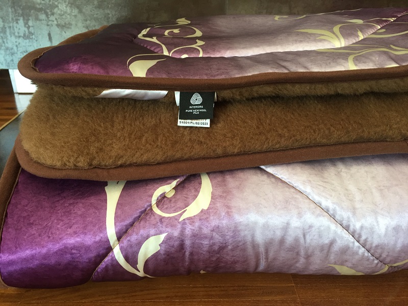 KOŁDRA WEŁNIANA CAMEL CIEMNY SATYNA VIOLET 140x200