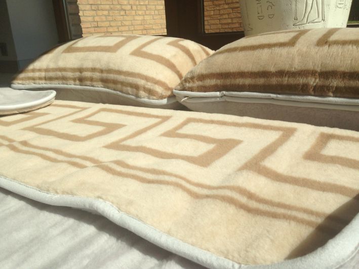 POŚCIEL WEŁNIANA ALPAKA SILVER + CAMEL CAPPUCINO GREKA 160X200 + PODKŁAD